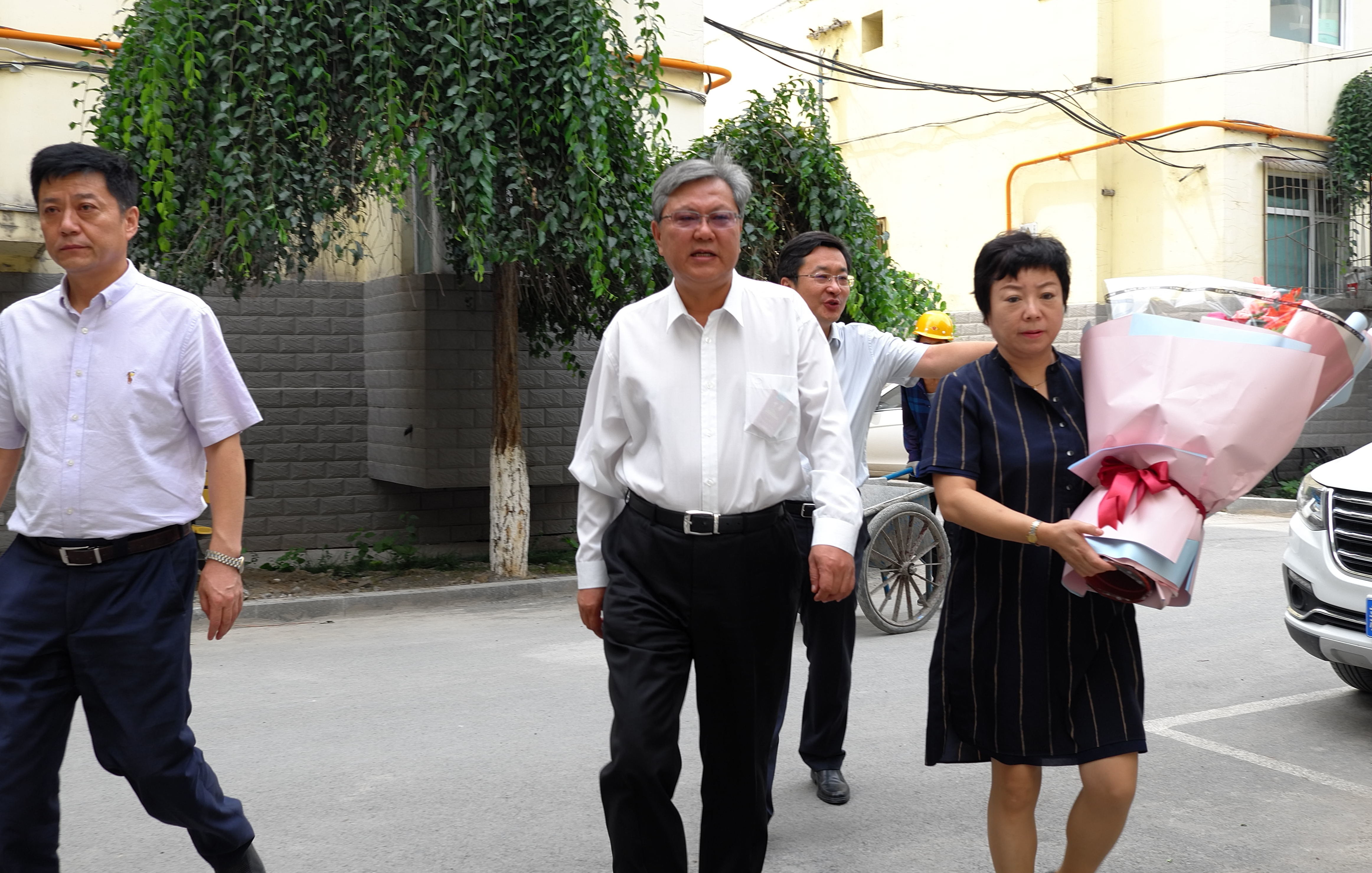 高发水书记率队"古尔邦节"开展慰问