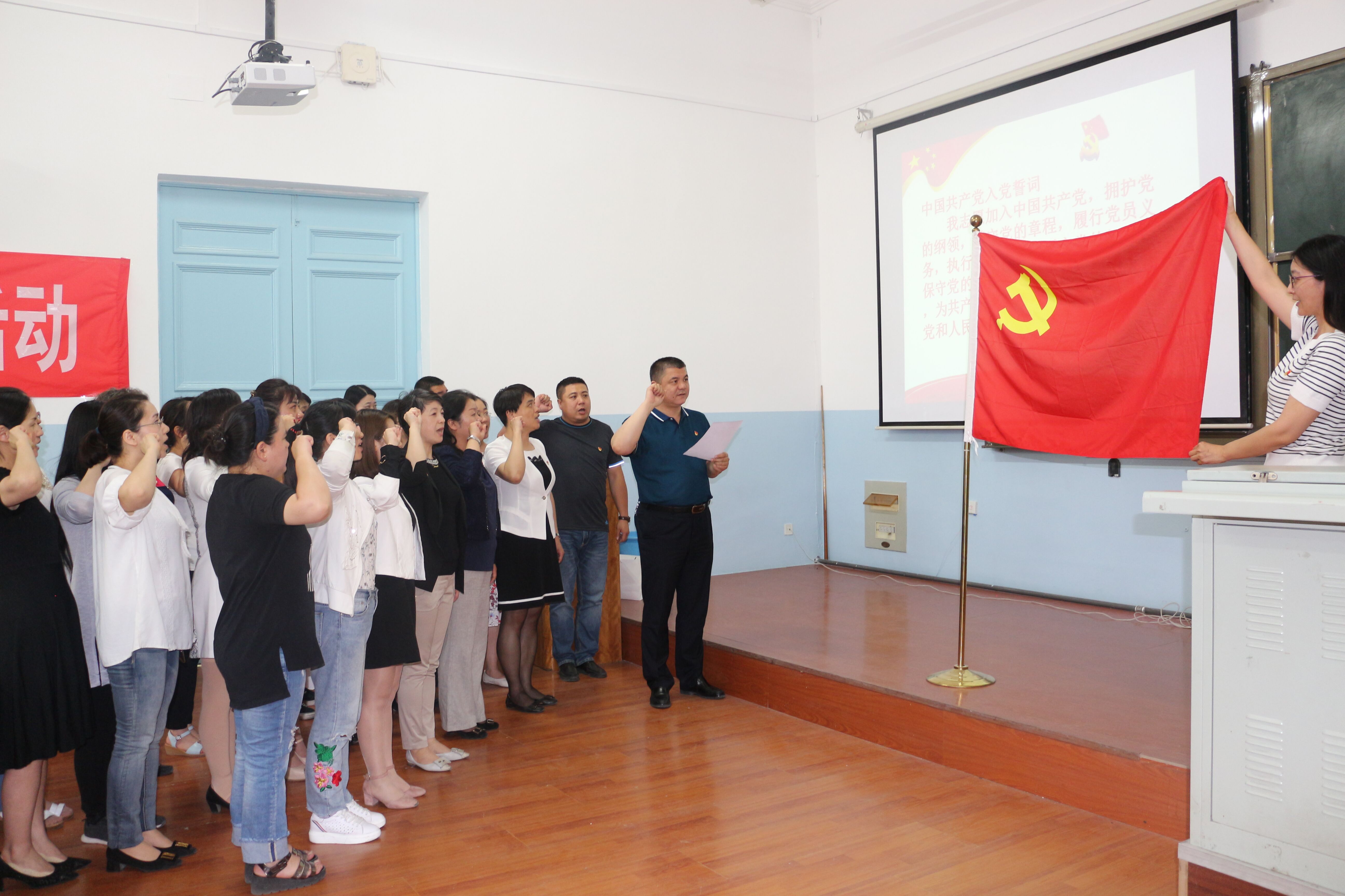护理学院举办"新时代 新气象 新作为"庆祝建党97周年主题观影宣誓活动